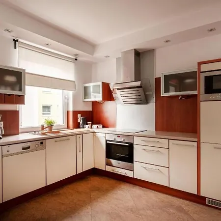 Homini Parking By Impero Apartment *